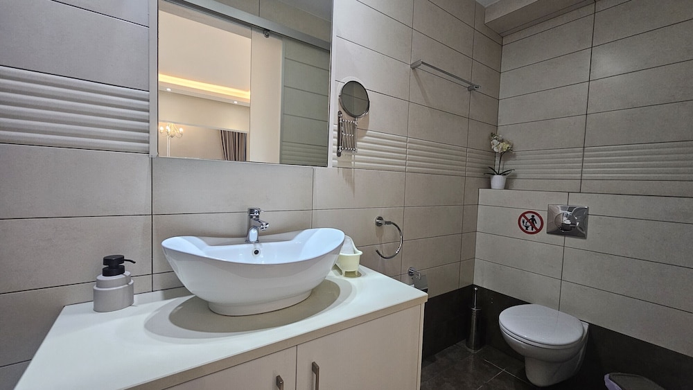116 NIC 302b - Stay Armonia Central Suite