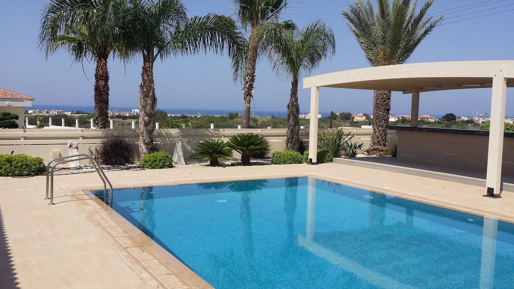 Noufaro Luxury Villa view 4