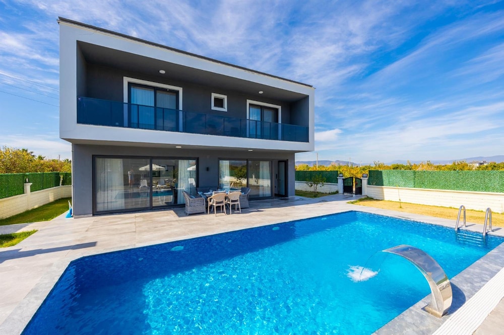 Villa Grand Yasar 1 With 4 Bedrooms and 4 Bathrooms