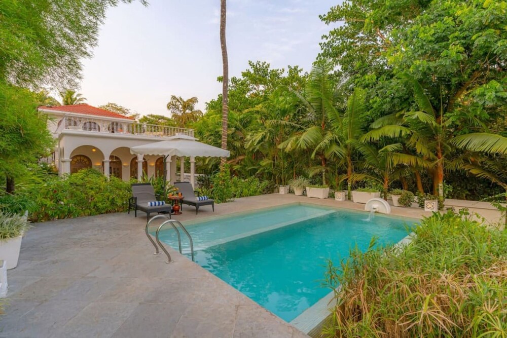 Loto Bianco by Hireavilla -4br w Pvt Pool Siolim