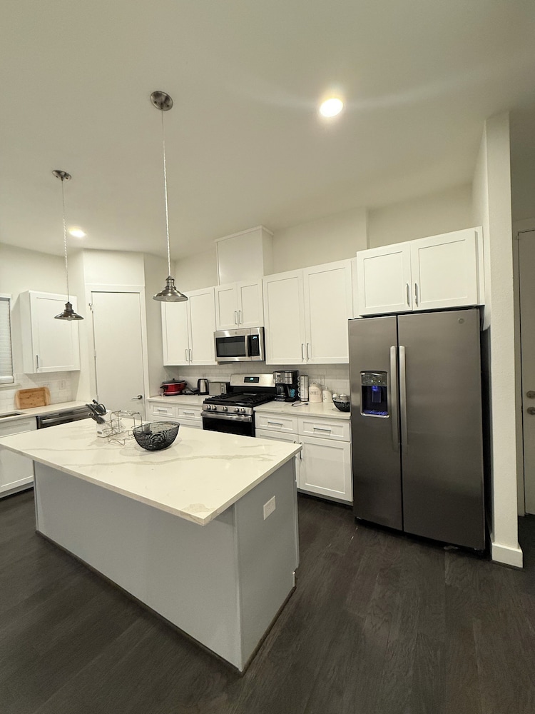 Luxury 3BR for Families Nurses and Group
