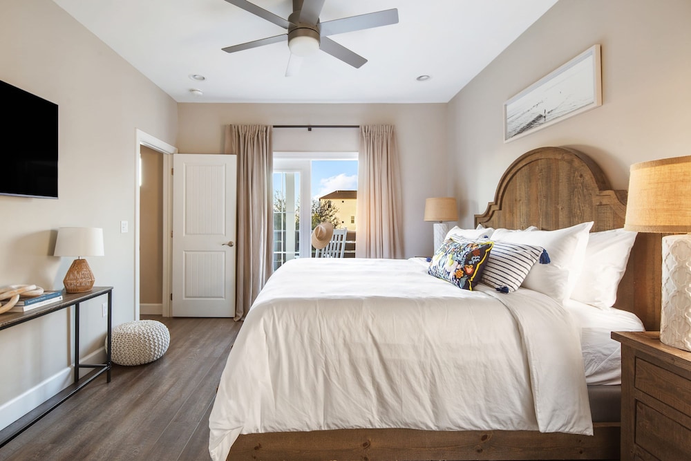 Miramar Dream House Fully Stocked Home w Pool Hot Tub Near Beach