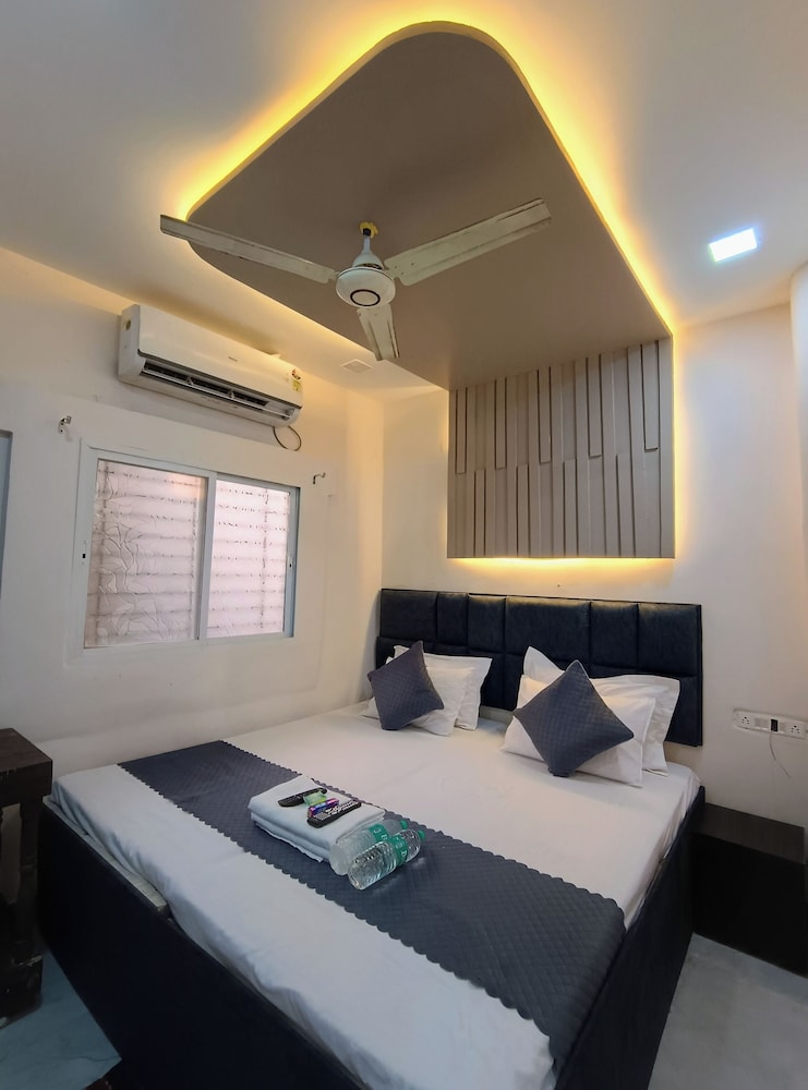Shri Radha hotels