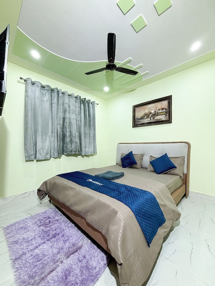 Roomshala 177 Homestay Thehrav