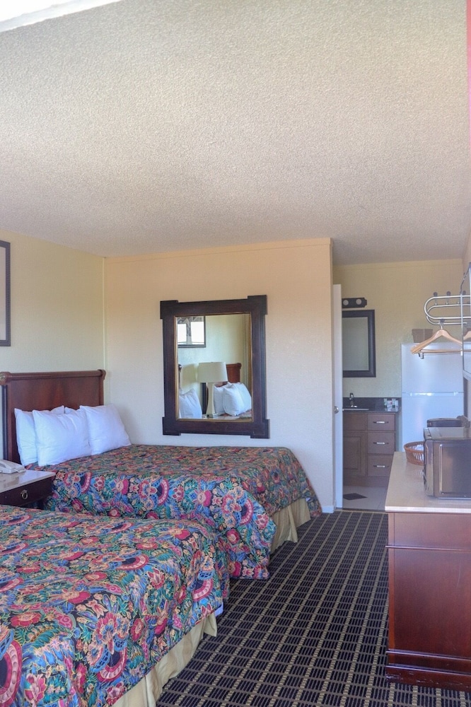 Vallejo Vacations - Motel 7 - Property Image 32