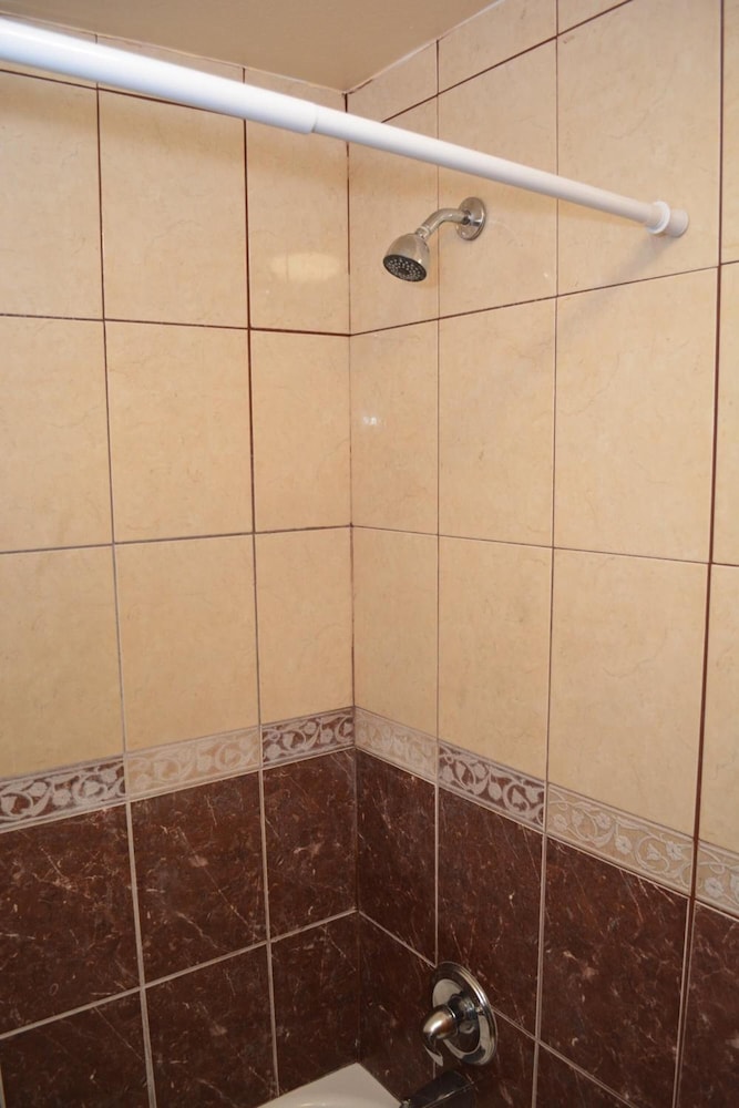 El Camino Motel - Property Image 7