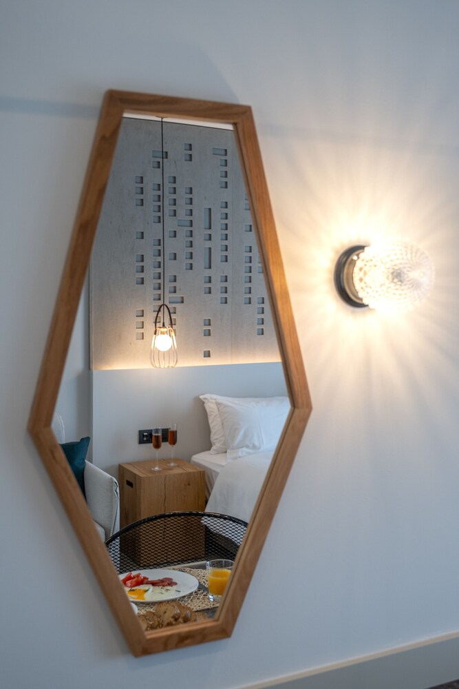 Elixia en Nafplio — hotel room