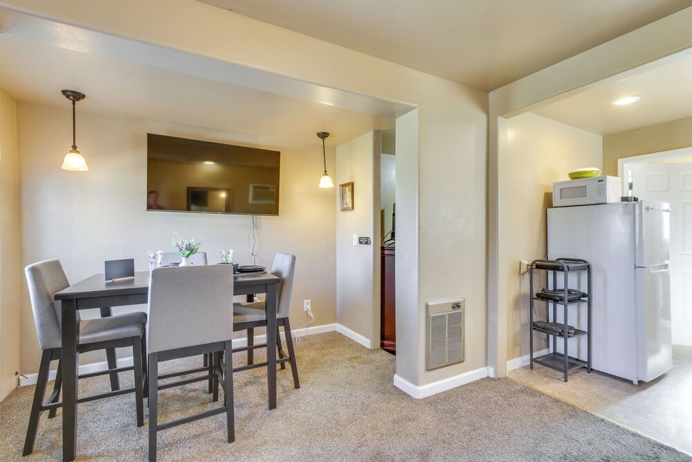 Lake & Mountain Views: Cozy California Stay