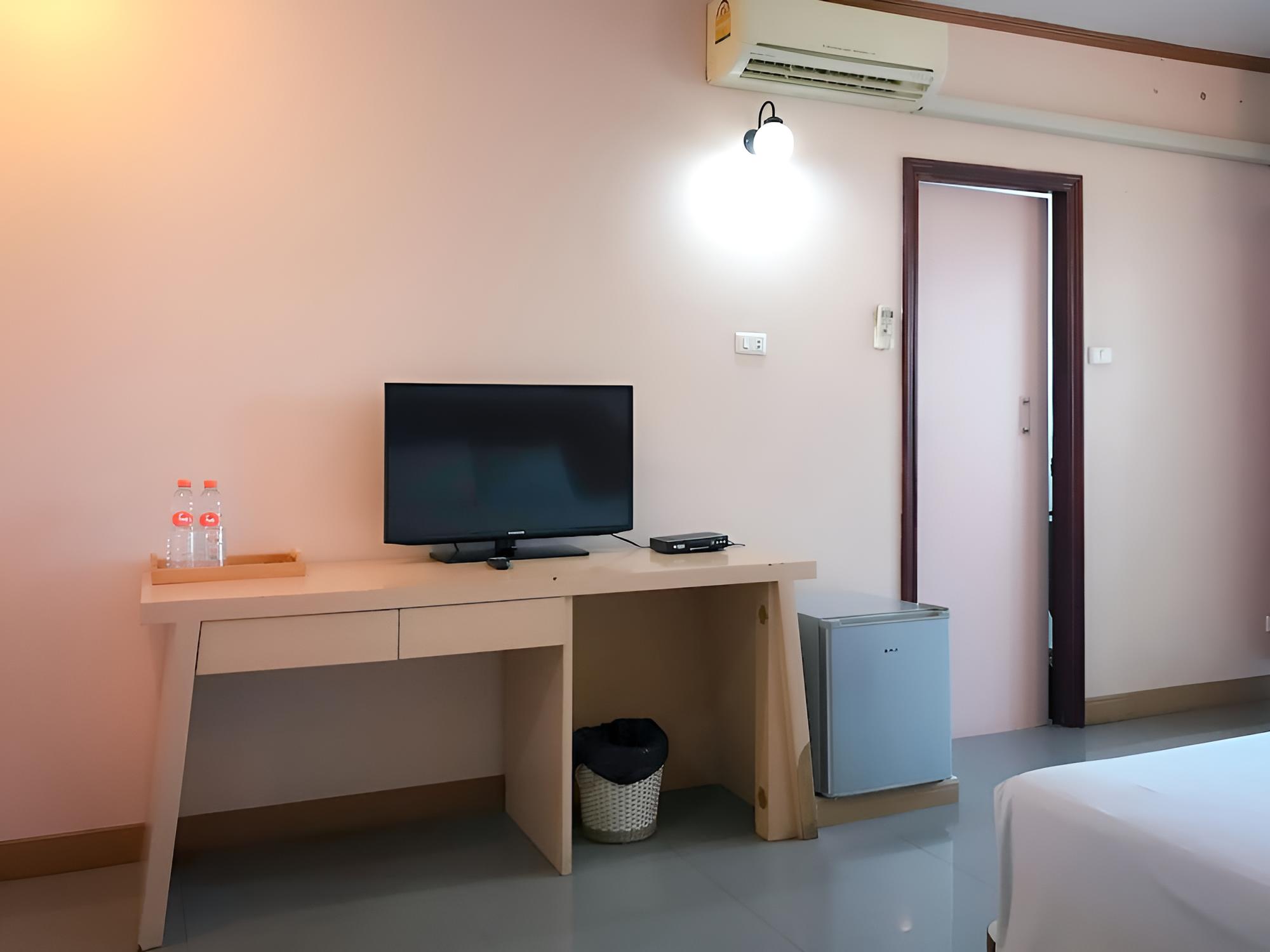 J Two S Pratunam Hotel
