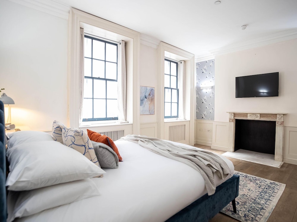 Liverpool St Three Bedroom Home Near Tube Station