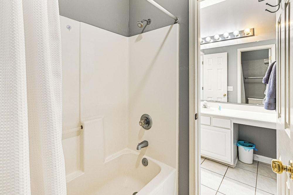 5 Mi to Myrtle Beach Hot Spots: Condo w/ Perks!