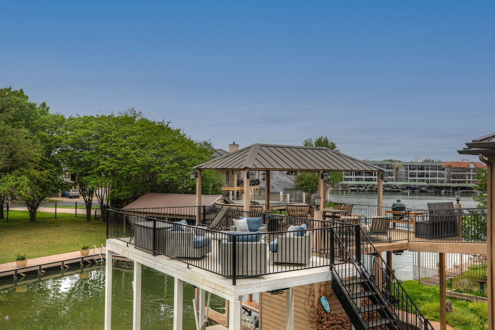 Stunning Luxury Home on Lake Lbj! - Property Image 9