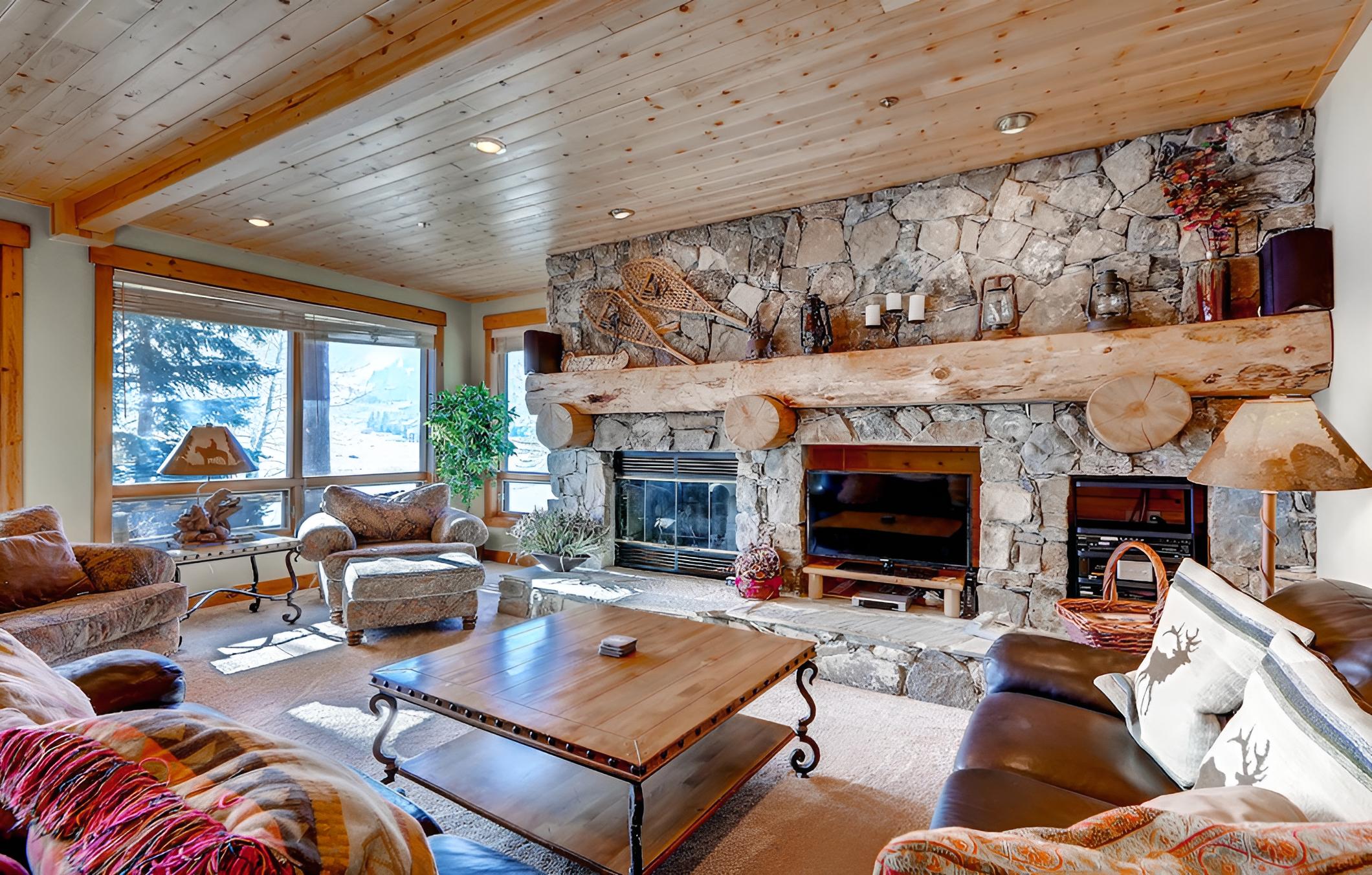 Bristlecone Condominiums by Vacasa
