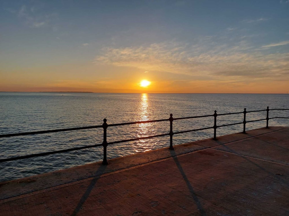 Magnificent 4 Bedroom Townhouse near Lafitte Greenway - Image 5