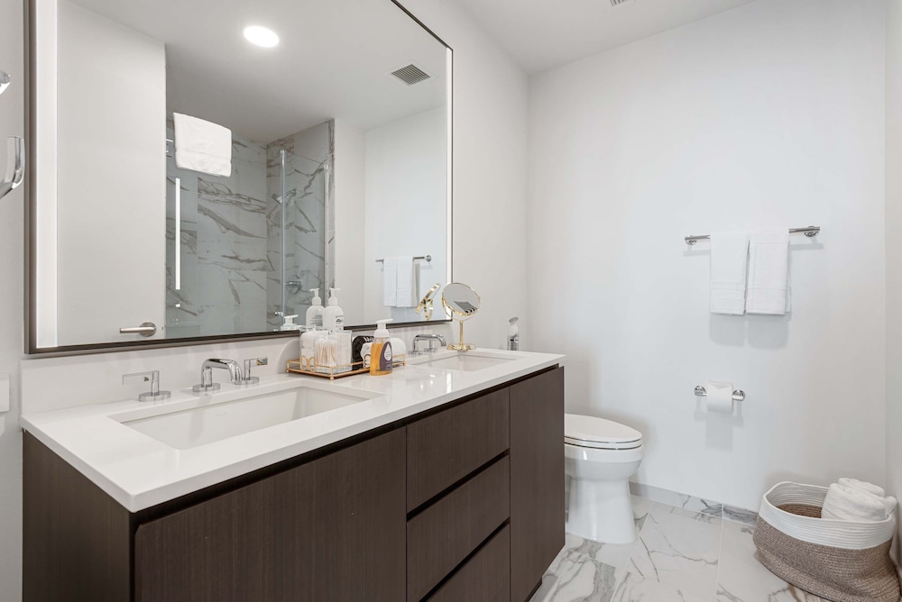 Luxe Apts Stunning Lake Views Resort Amenities