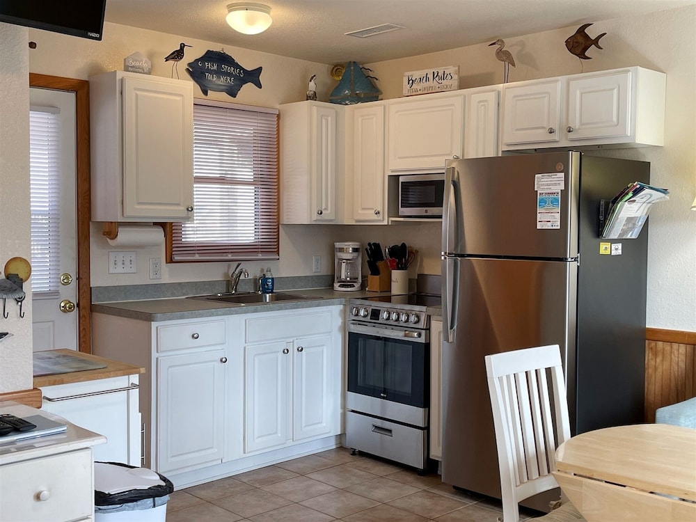 9 Nautical Nine Studio Bedroom Condo by RedAwning