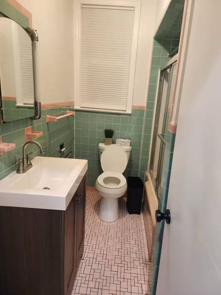 Budget-friendly Home Sleeps 16 Wifi Close to Minyan