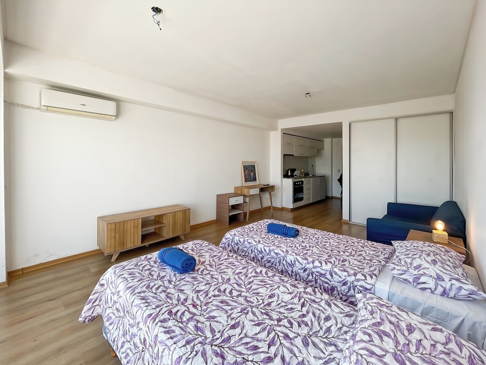 Studio Apartment on 13th Floor With Balcony Terrace