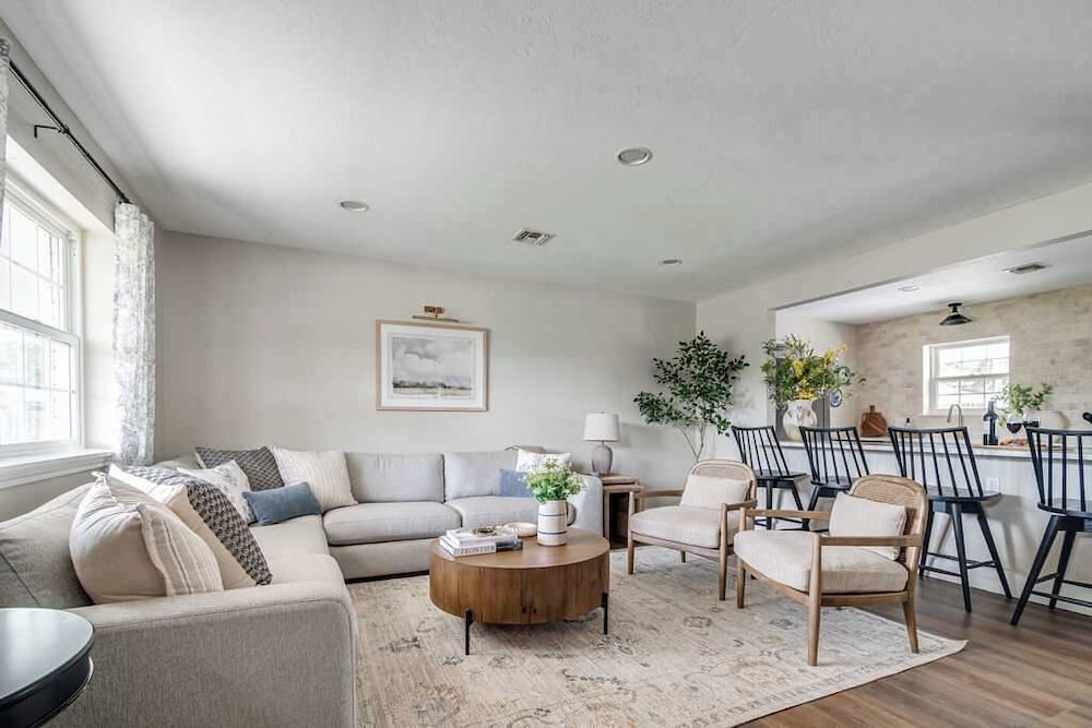 108 Wisteria Dr