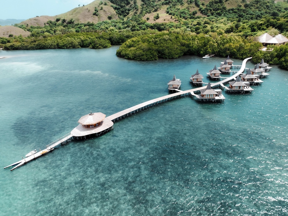 Hotel Menjaga Bay - Image 1