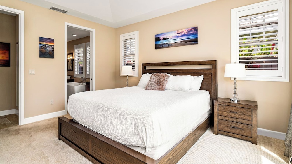 Private Yard and Outdoor Area - AC & Shared Pool - Golf Views - Vrkcv