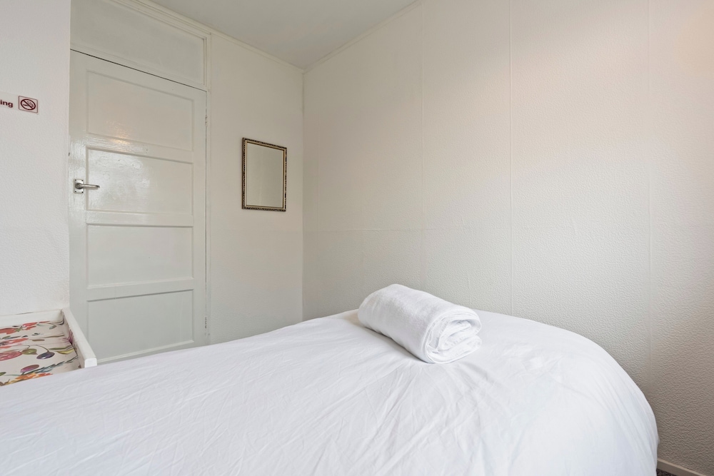Serene Melford House in Nottingham