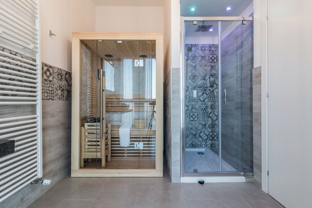 4 Star Suite SPA
