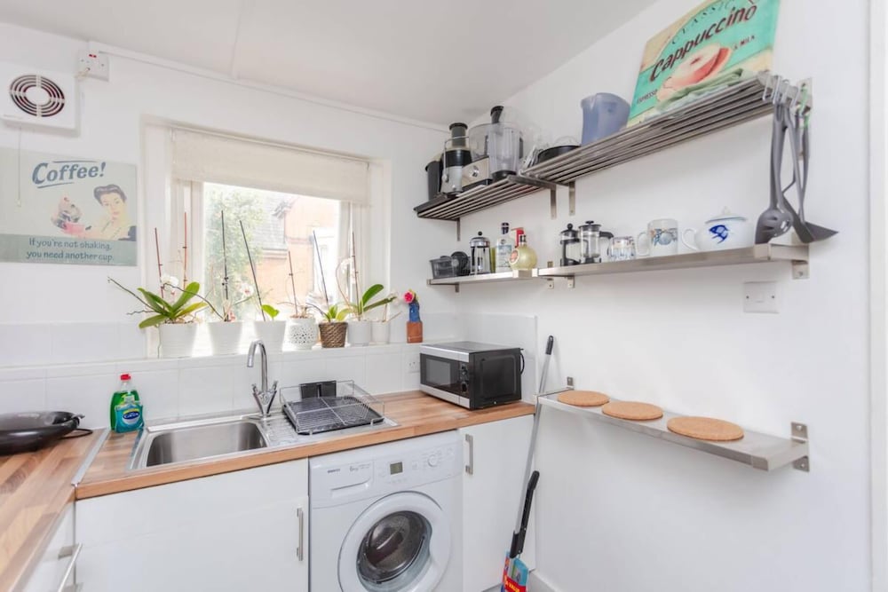 Cheerful 1 Bedroom Apartment in Vibrant Maida Vale