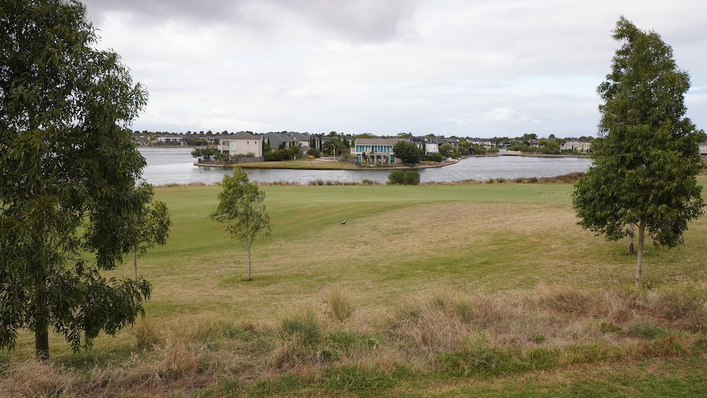golf pool 2B House in point cook VIC