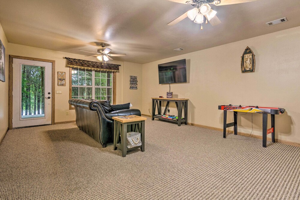 Scranton Vacations - Lakefront Hideaway in Scranton: Spacious Deck - Property Image 16