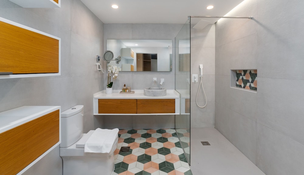 Sleek 2BR Apt at the Palm w Beach Access