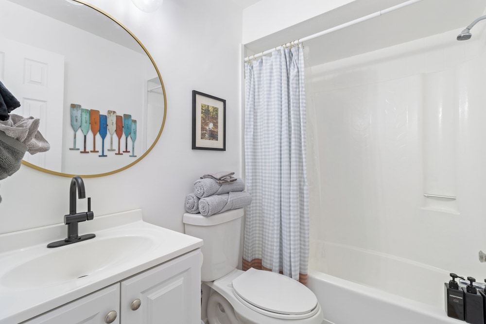 NEW Listing Discount! • Near Manatees & Springs