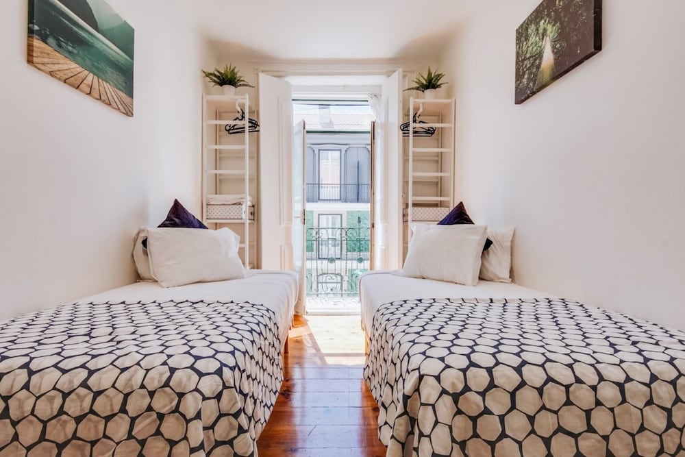 3 Bedroom Apartment in Baixa With River View view 2