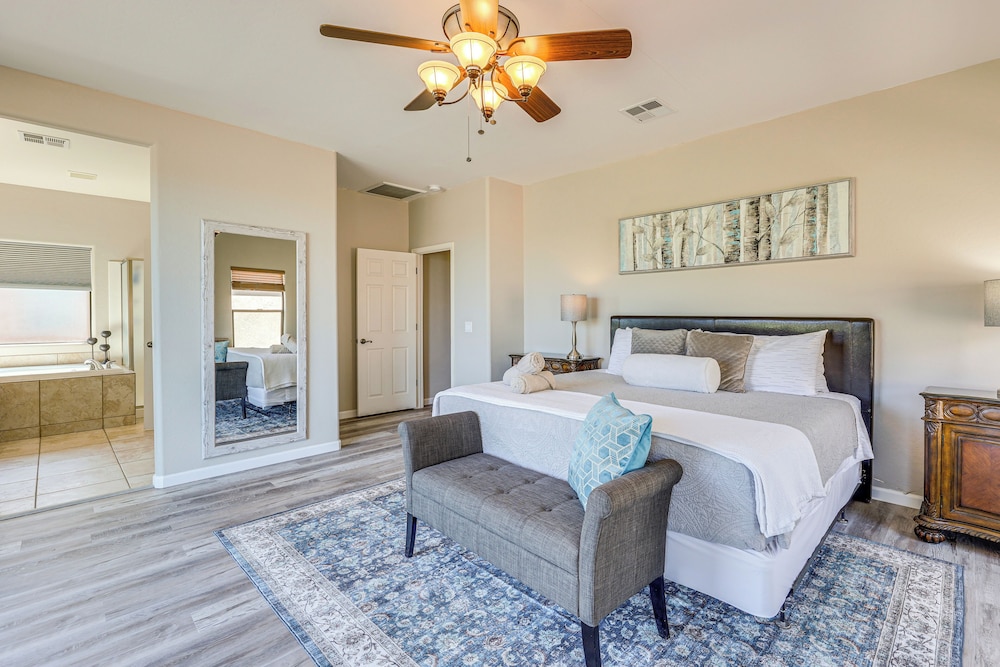 Gold Canyon Golfer's Getaway w/ Scenic Views!