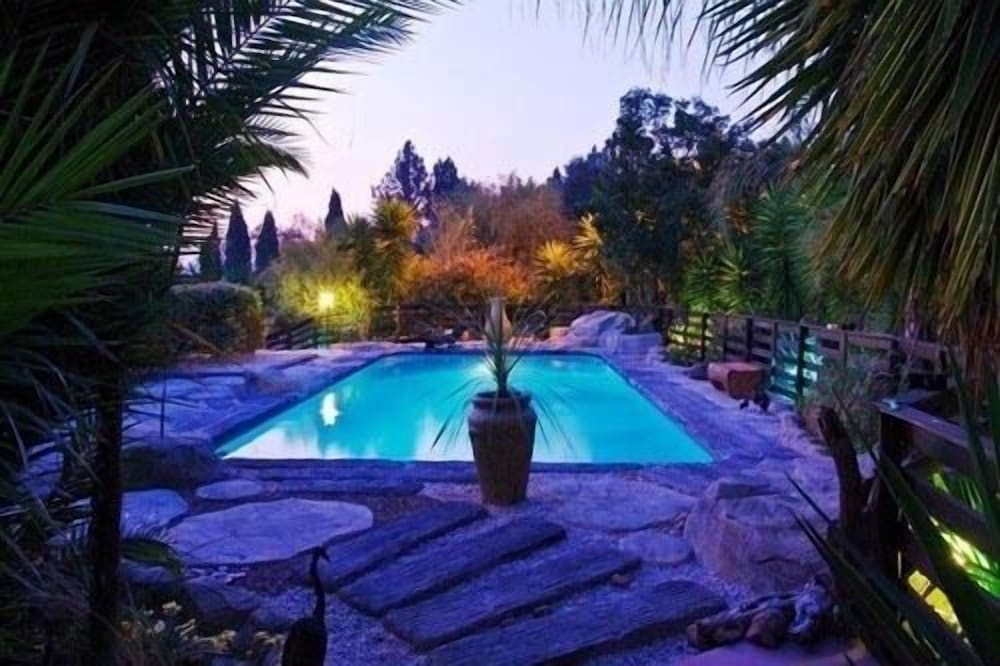 Pine Tree Lodge