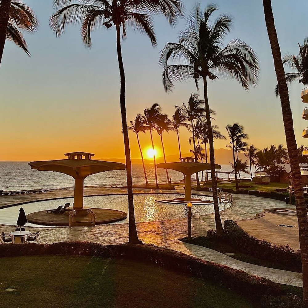 Ocean Front Condo With Pool Sleeps 6 Adults view 3