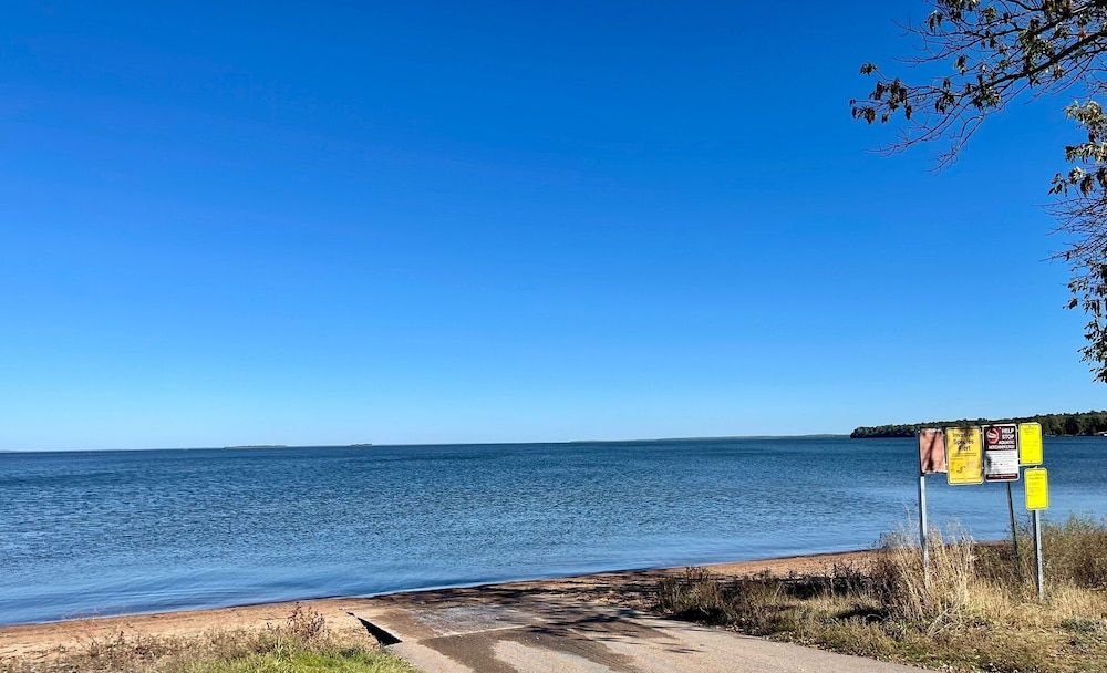 Spacious 8-BR Leech Lake Retreat w/ Game Room