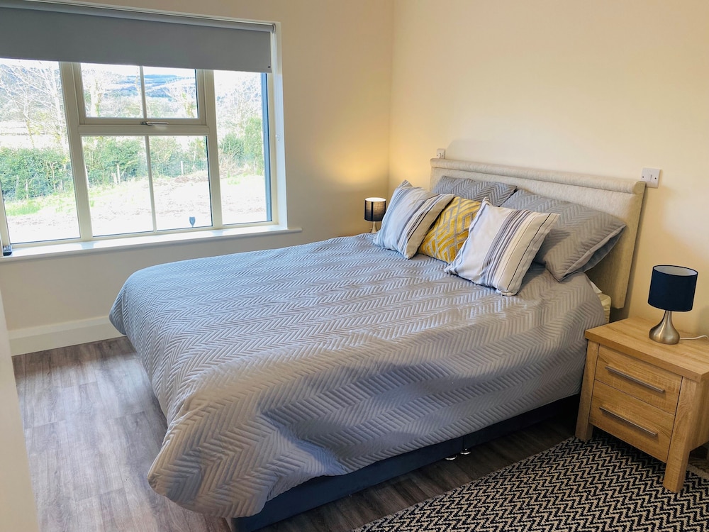 Brand new 2 Bedroom Home Overlooking Kenmare Bay Estuary