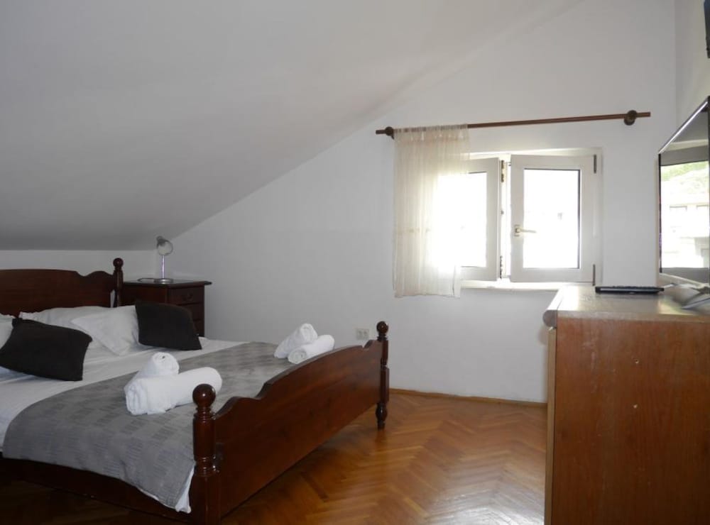 Dugi Rat Seaside Apartments