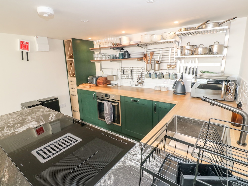 16 Arwenack Street