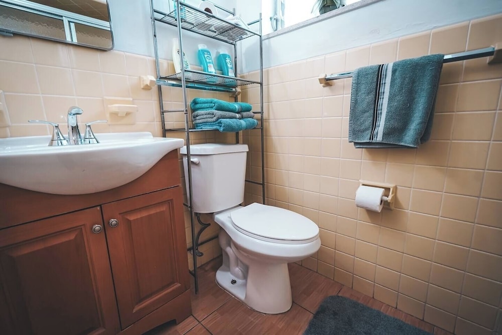 Pet Friendly Stylish Studio in Hollywood