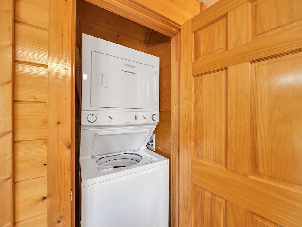 Ern821 - Tranquil Times 5 Bedroom Cabin
