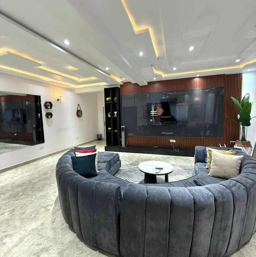 The Paradise Court