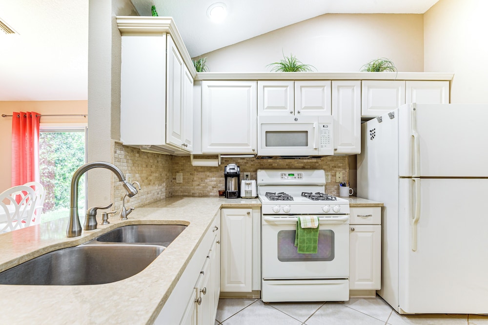 Single-story Home w/ Golf Cart in The Villages
