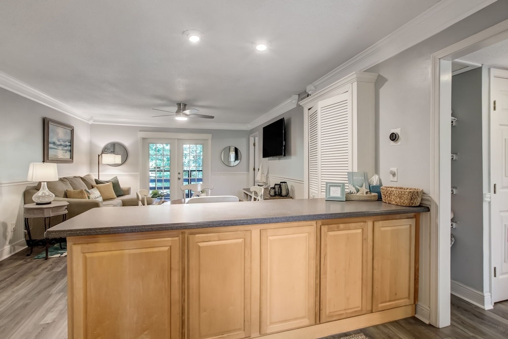 Amelia Landings 9f 2 Bedroom Condo