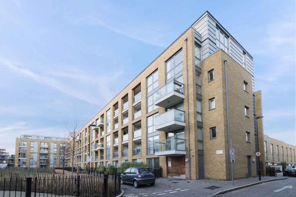 JOIVY Trendy Islington Flat for 2 with Patio