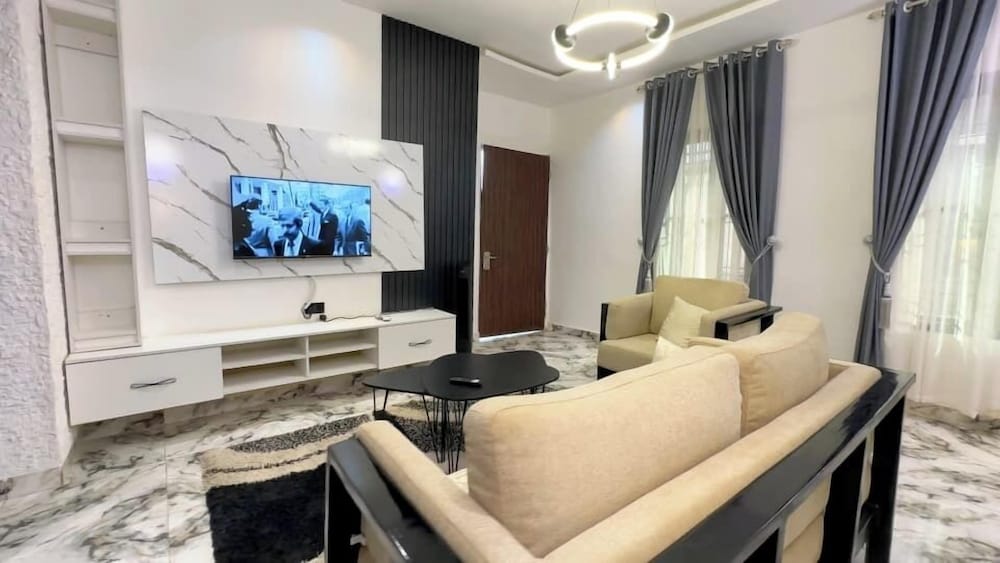 Deroche Apartment