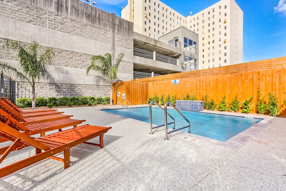 New Orleans Vacations - Stunning 4 5 BRs w Pool by Hosteeva - Property Image 52