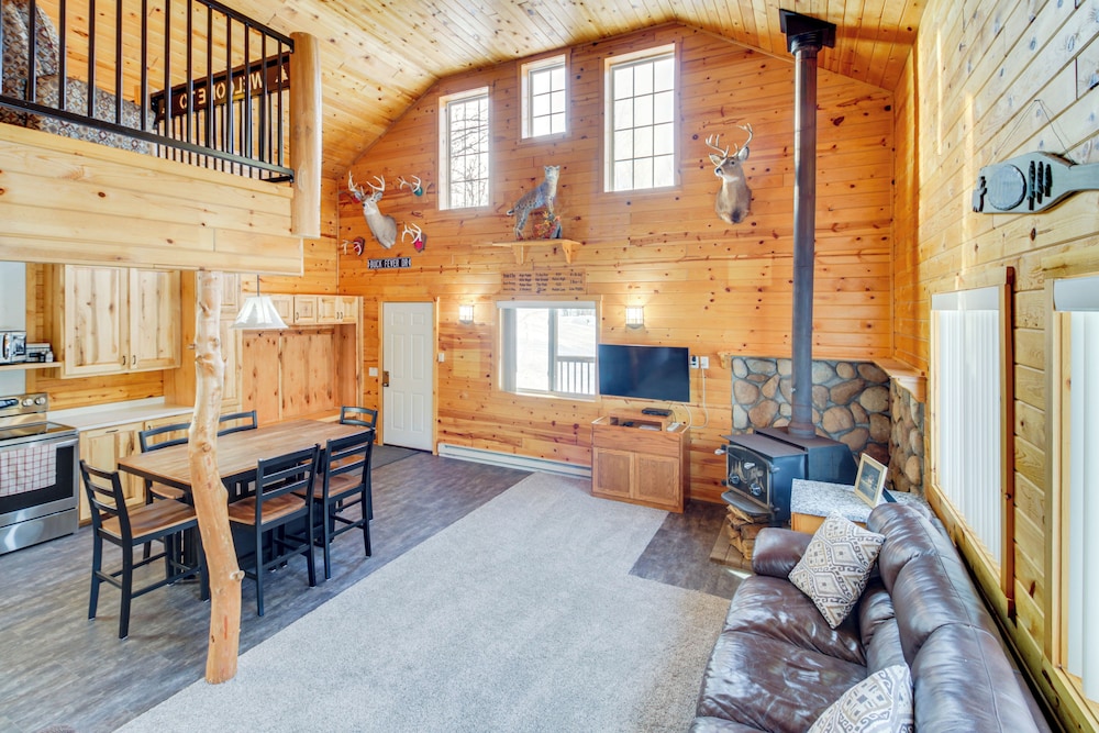 6 Mi to Spider Lake ATV Trails: Cabin w/ Fire Pit