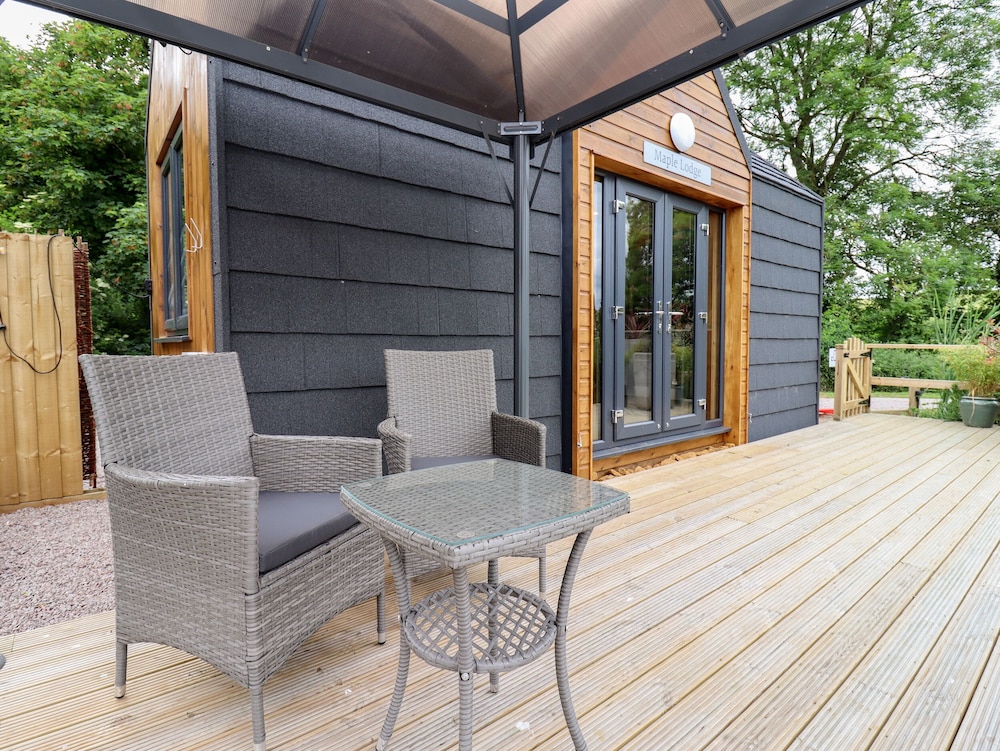 Maple Lodge at Bridge Lake Farm & Fishery